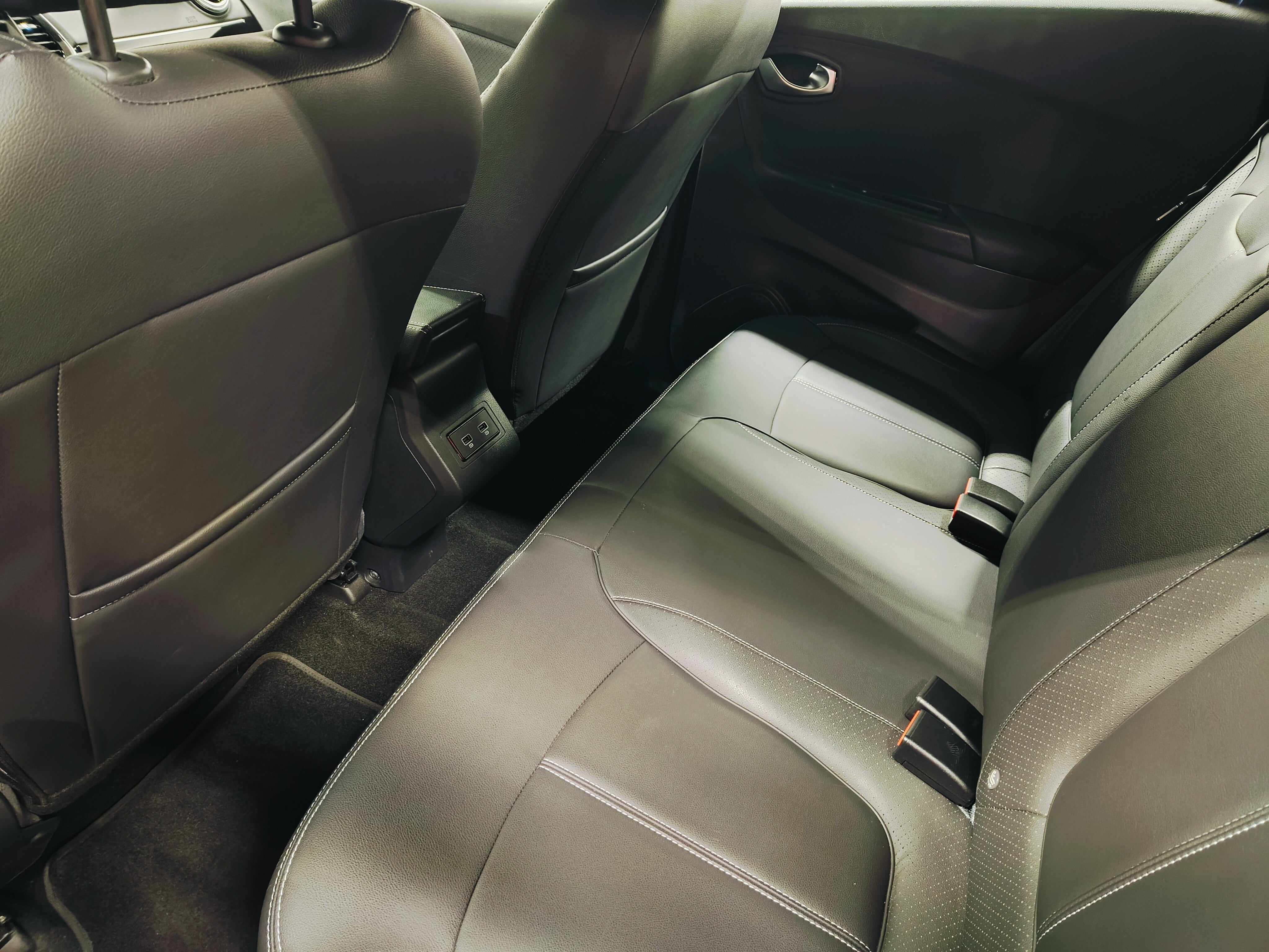 2022 Renault Captur ICONIC, L4, 1.3T, 154 CP, 5 PUERTAS, AUT, BA, AA