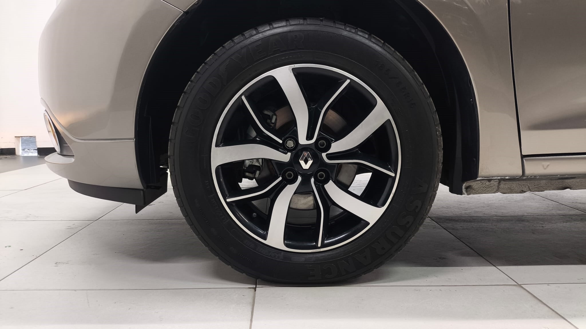 2019 Renault Logan INTENS L4 1.6L 100 CP 4 PUERTAS AUT BA AA