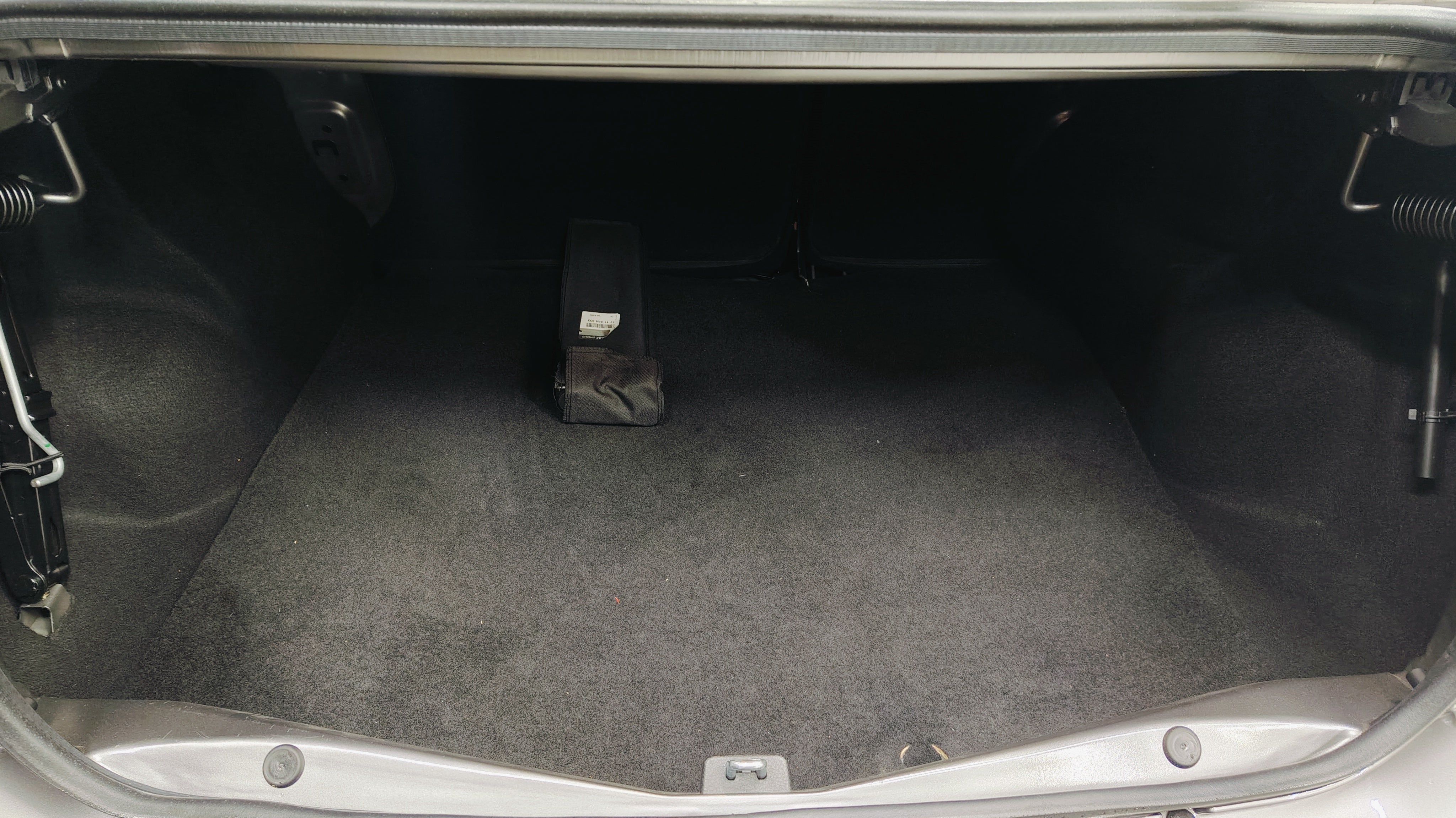 2024 Renault Logan INTENS L4 1.6L 115 CP 4 PUERTAS AUT PIEL