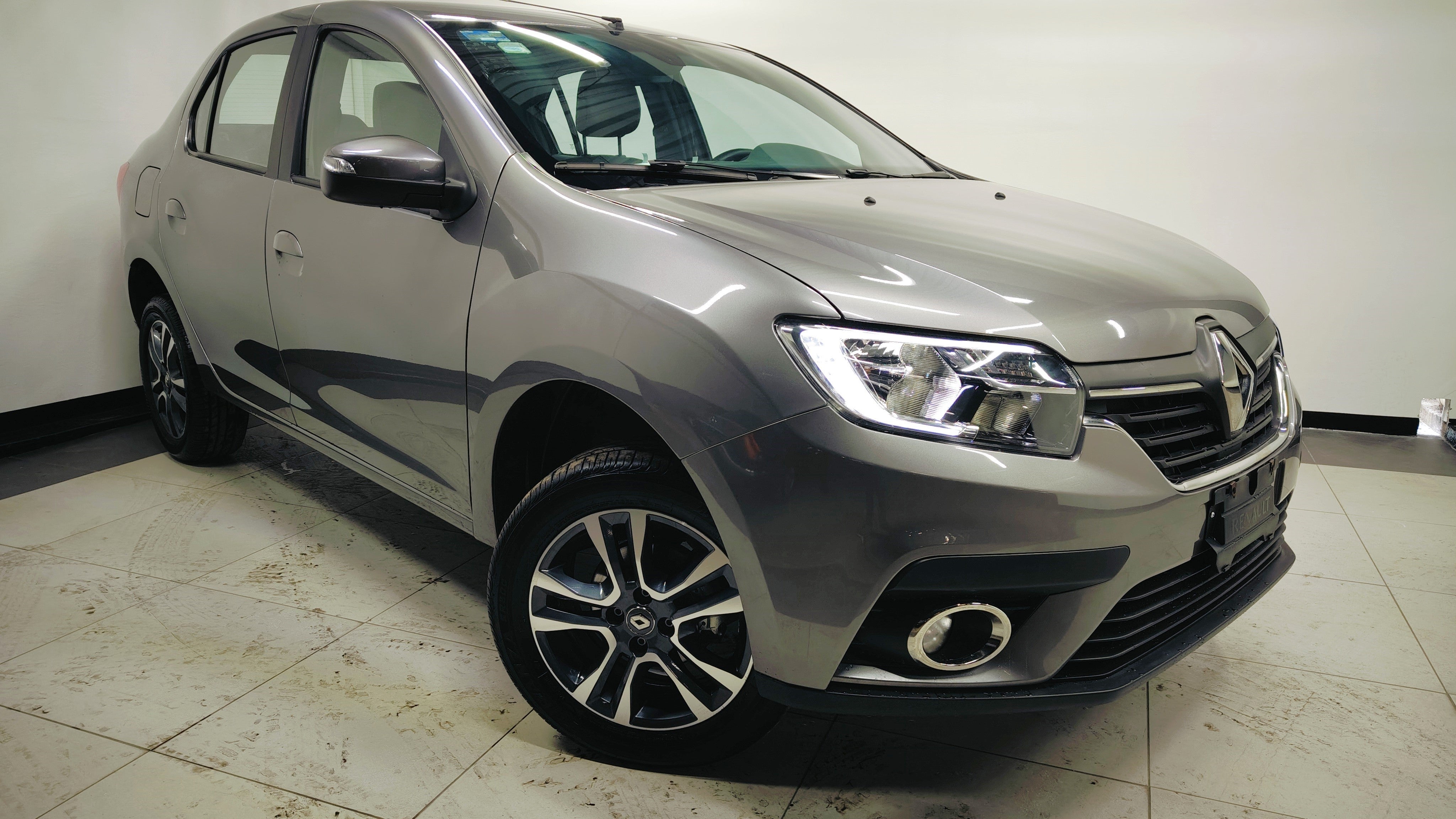 2024 Renault Logan INTENS L4 1.6L 115 CP 4 PUERTAS AUT PIEL