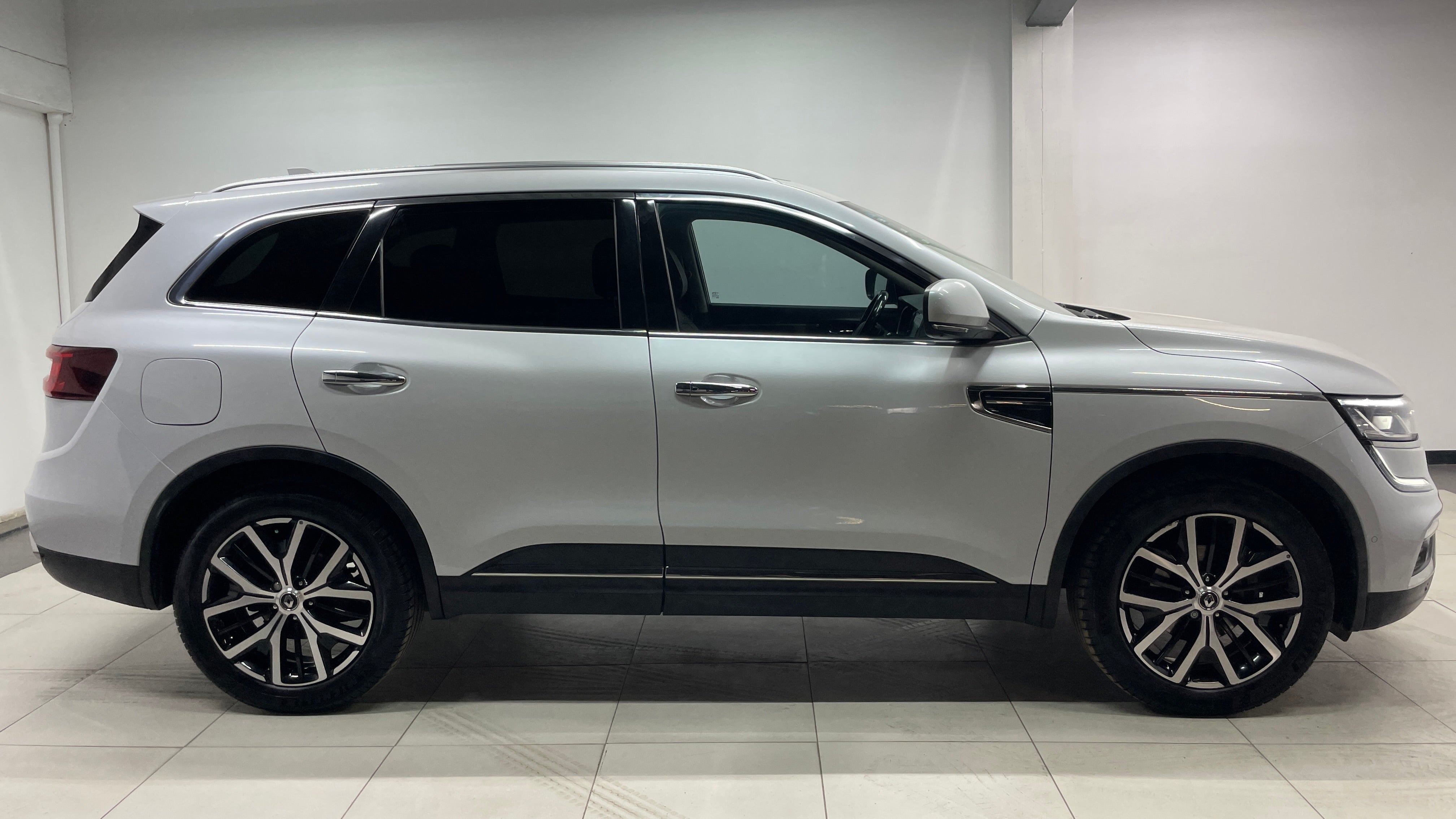 2020 Renault Koleos ICONIC L4 2.5L 171 CP 5 PUERTAS AUT PIEL BA AA QC